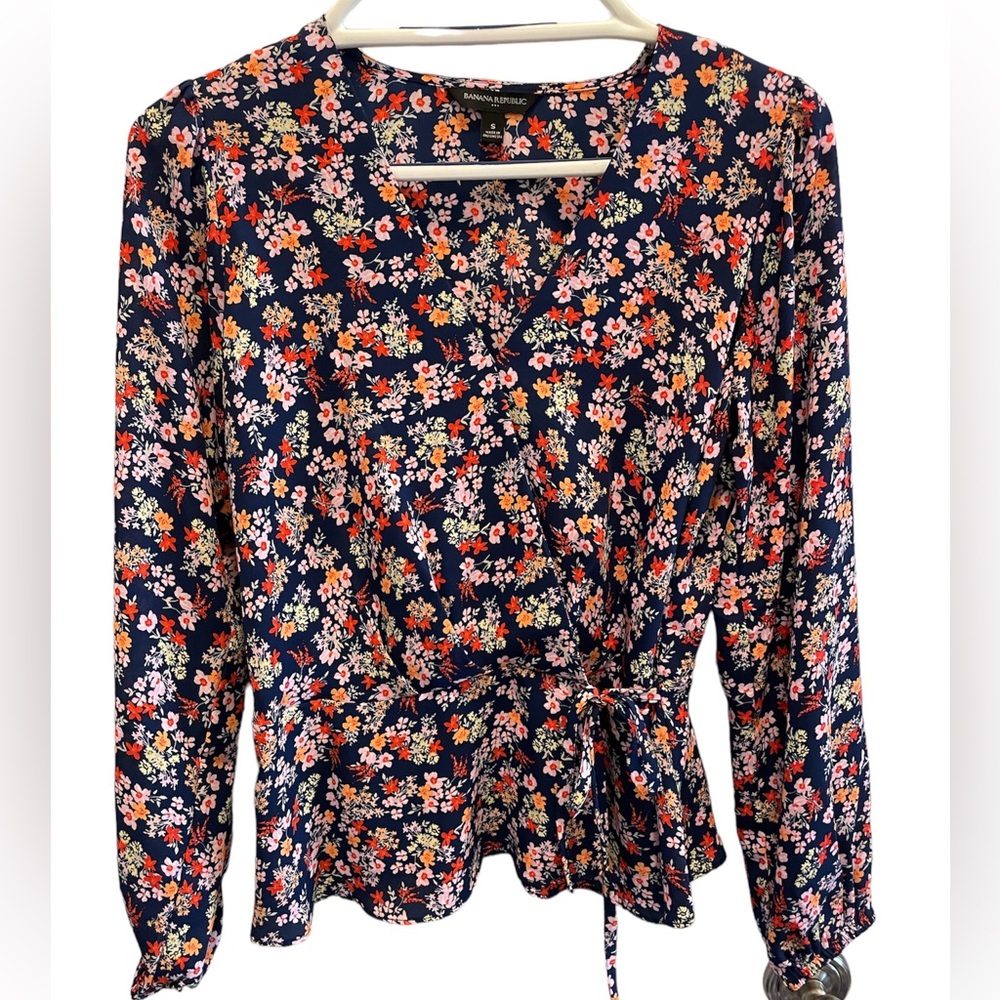 NWOT Gorgeous Banana Republic Wrap Floral Long Sleeve Blouse Size S